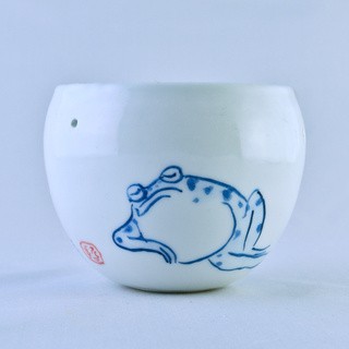 ダラダラ蛙の鉢