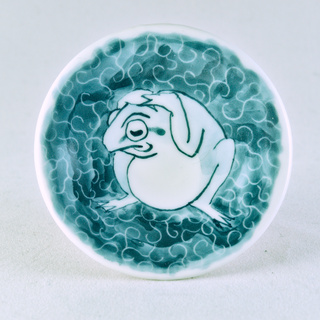 悩んでる蛙の小皿